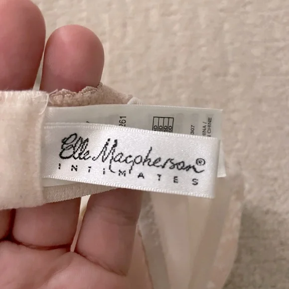 Early 2000’s Elle MacPherson Intimates Lace Detail Demi Bra - 36D - Picture 8 of 12